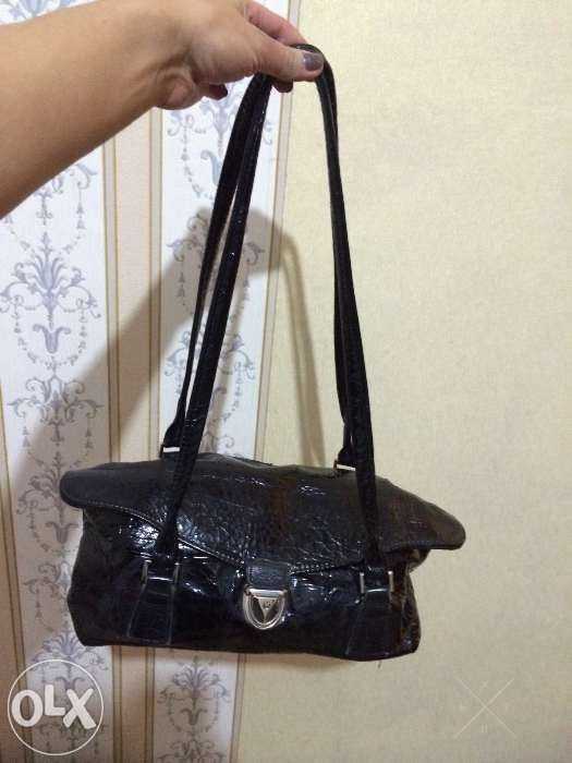 Продам кожаную лаковую сумку