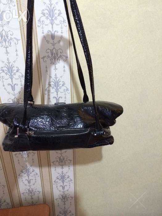 Продам кожаную лаковую сумку