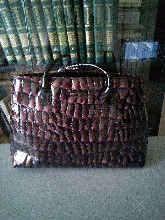 Продам шикарную кожаную сумку