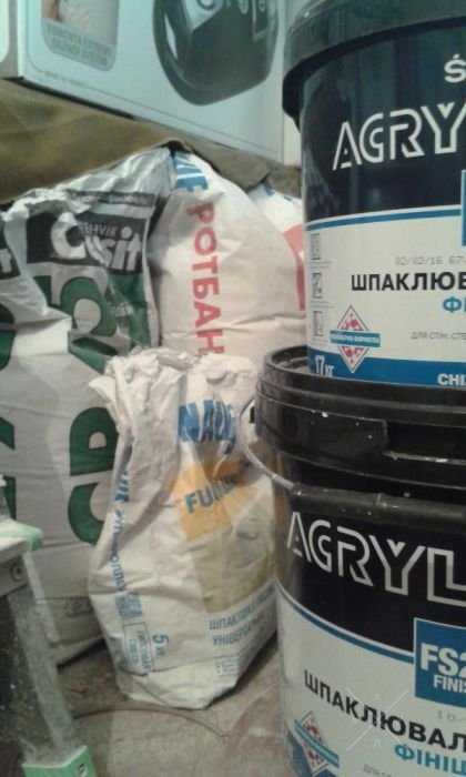 Продам остатки стройматериалов (ветонит,акрил-путс, стяжка)
