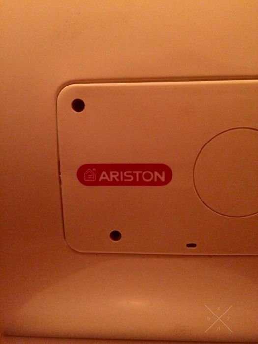 Бойлер (водонагреватель) Ariston
